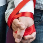 Com avanços no tratamento, casais em que só um tem HIV vivem vidas normais — Folha de São Paulo