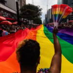 G1: Uma pessoa LGBT+ é morta a cada 34 horas no Brasil, aponta ONG