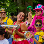 Carnaval 2026: dicas da Saúde para curtir a folia com as crianças com segurança