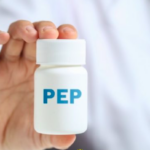 Transou sem camisinha no Carnaval? PEP pode prevenir o HIV se iniciada em até 72 horas