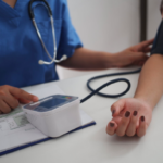 CROI 2026: Estudo REPRIEVE mostra que estatina reduz risco de hipertensão e eventos cardiovasculares em pessoas com HIV