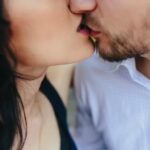 Carnaval e beijo na boca: veja 7 doenças transmitidas pelo encontro dos lábios segundo O Globo