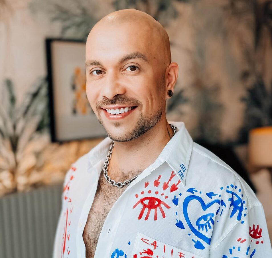 As manchas na visão que revelaram o HIV –  “A gente merece viver de cabeça erguida”: a jornada de Renato Morelli após o diagnóstico