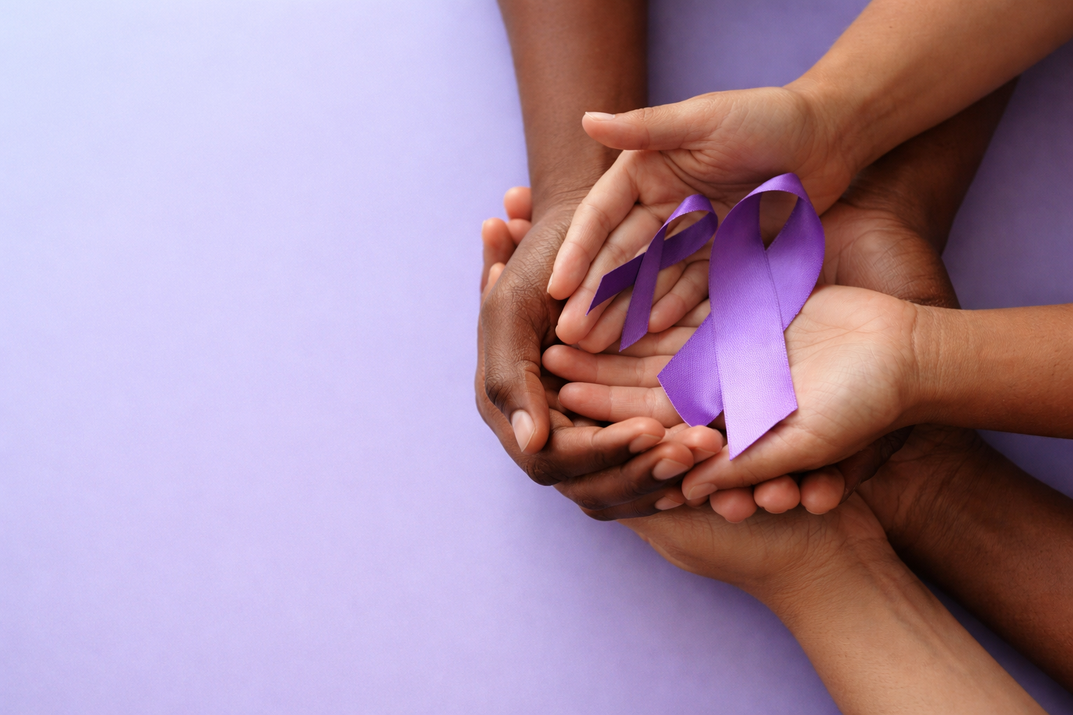 Março Lilás: SUS oferece vacina contra HPV para pessoas com HIV de 9 a 45 anos; medida integra protocolo oficial de cuidado