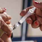 Dose dupla de vacina contra gripe pode reduzir em 20% as mortes de pacientes com histórico de AVC – Folha de S. Paulo