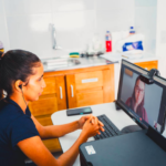 Folha de S. Paulo: Posto fluvial e telepsicologia ampliam acesso a cuidado mental em comunidades ribeirinhas do AM