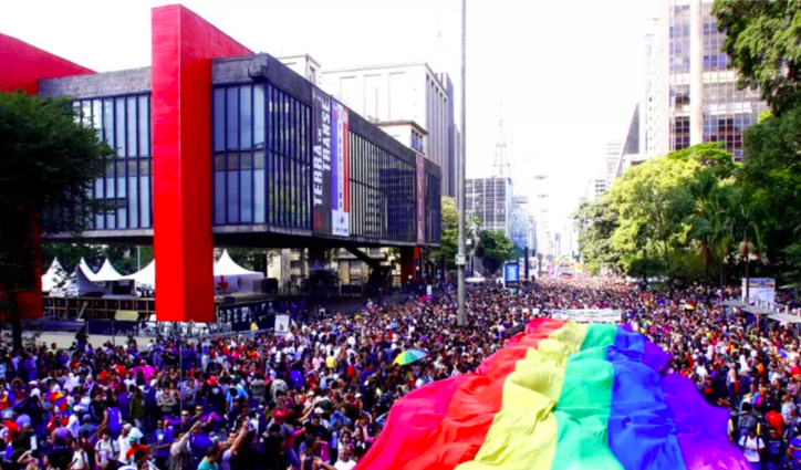 Parada LGBT+ de São Paulo chega aos 30 anos com chamado à mobilização política e alerta sobre LGBTfobia no Brasil