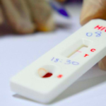 “Isso não acontece comigo”: conceito ultrapassado de ‘grupo de risco’ ainda limita acesso à testagem de HIV no Brasil