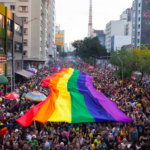 Mônica Bergamo: Parada LGBT+ SP tem queda de 60% no patrocínio com saída de multinacionais após Trump