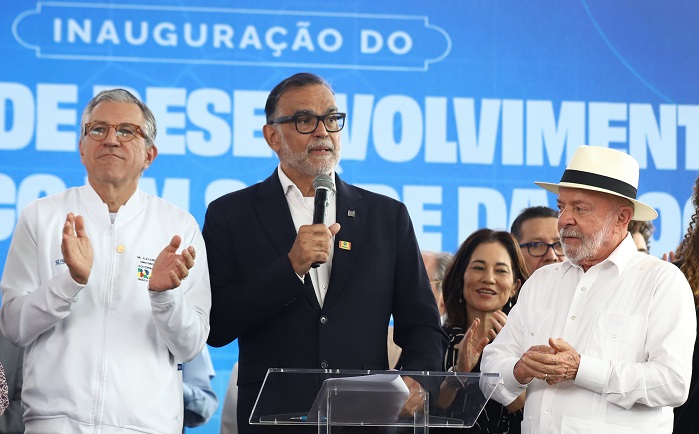 Lula inaugura novo centro tecnológico da Fiocruz e lança produção nacional de terapias CAR-T para o SUS