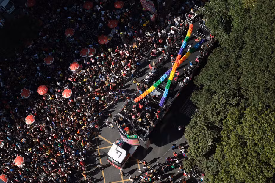 Verde e amarelo ‘voltam’ à Parada LGBT+ em edição marcada por embate político e queda de patrocínios – O Globo