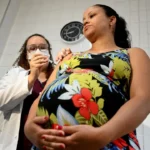 Após vacina para gestantes no SUS, casos de bronquiolite em bebês diminuem – Veja Saúde