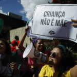 Quase metade das crianças grávidas após estupro chega tarde ao pré-natal no Brasil – Folha de S. Paulo