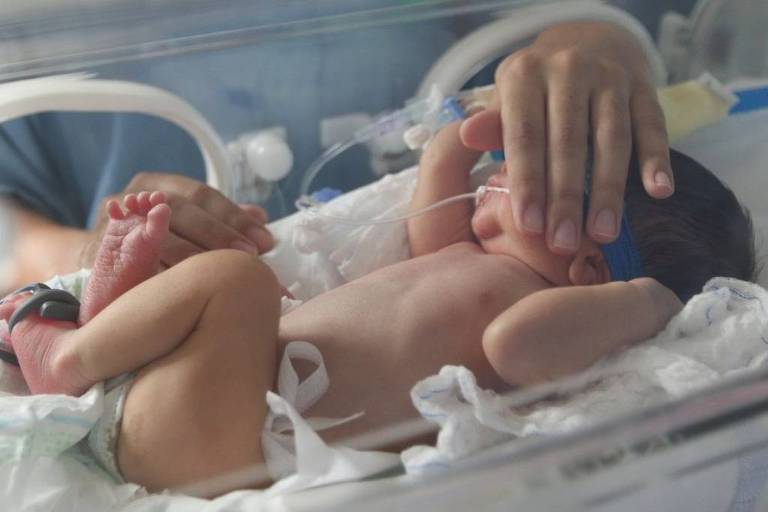 Folha de S. Paulo: Casos de bronquiolite em bebês caem após chegada de vacina para gestantes no SUS