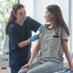 Casos de ISTs avançam entre adultos e acendem alerta: confiança não substitui prevenção – Carta Capital