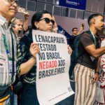 Lenacapavir vira alvo de protestos na AIDS 2026 e aumenta pressão sobre Brasil por licenciamento compulsório