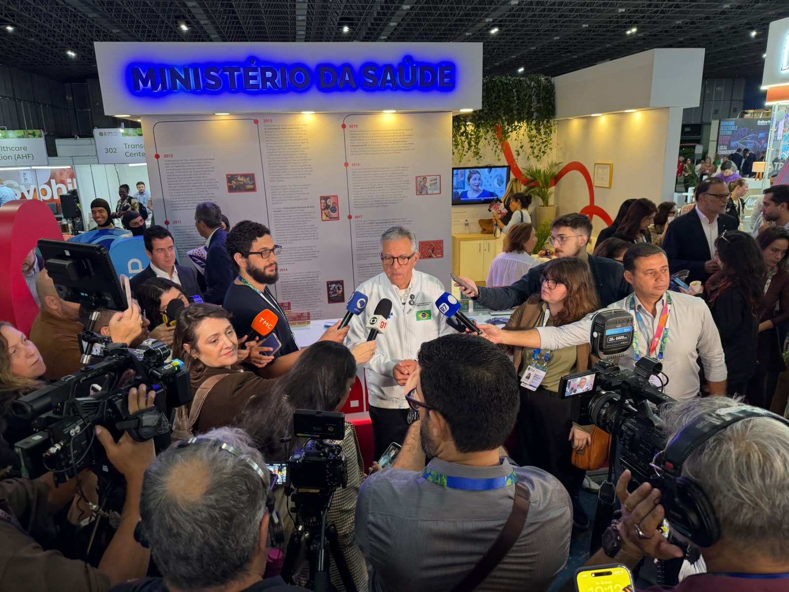 Entrevista exclusiva: “A eliminação do HIV e da aids como problema de saúde pública é uma realidade possível de ser alcançada nos próximos anos”, declara o ministro Alexandre Padilha