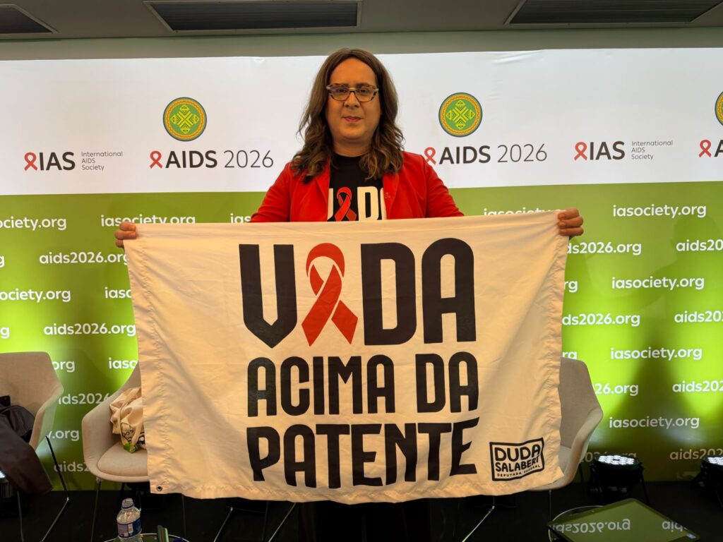 “Se o diálogo não avança, resta a luta”: Deputada Duda Salabert leva batalha pelo acesso ao lenacapavir à AIDS 2026