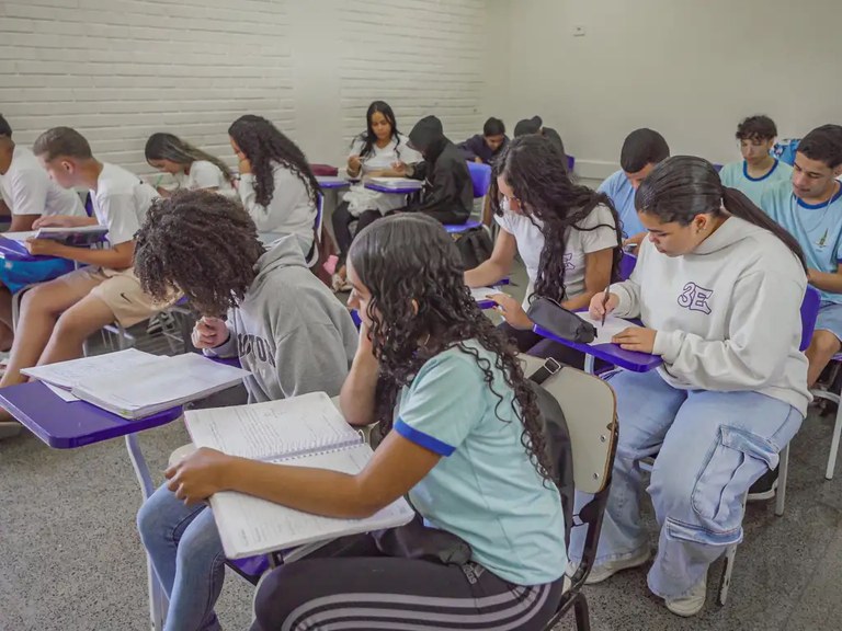 MPF recomenda que prevenção ao HIV e combate ao estigma passem a integrar permanentemente as ações nas escolas