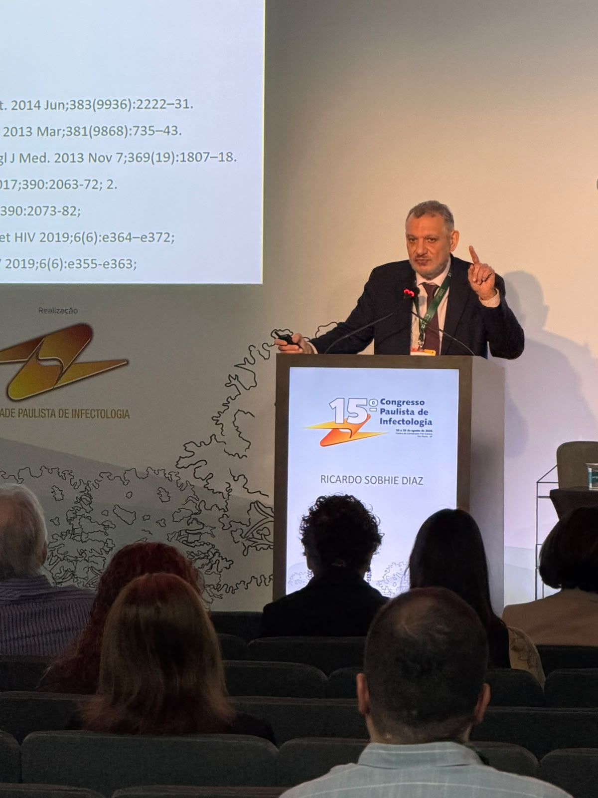 Resistência do HIV desafia era dos antirretrovirais mais potentes, alerta Dr. Ricardo Sobhie Diaz