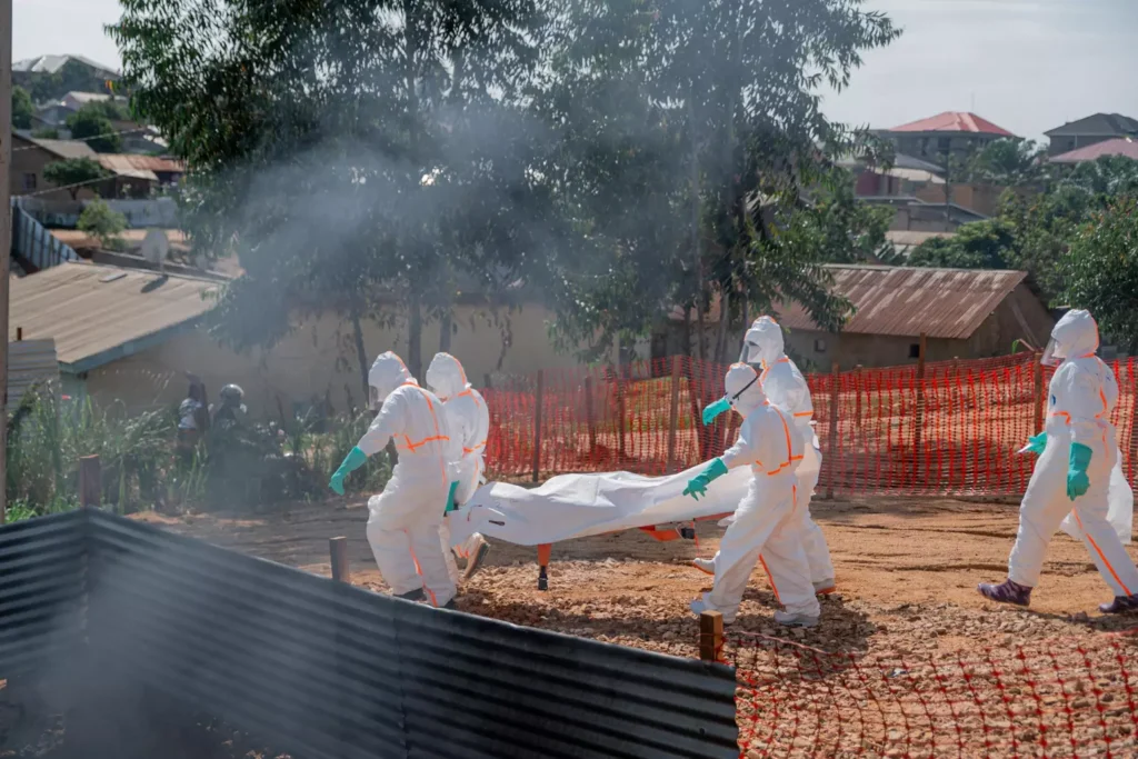 Surto de Ebola no Congo ultrapassa 3 mil mortes e 6 mil casos confirmados, comunica Terra