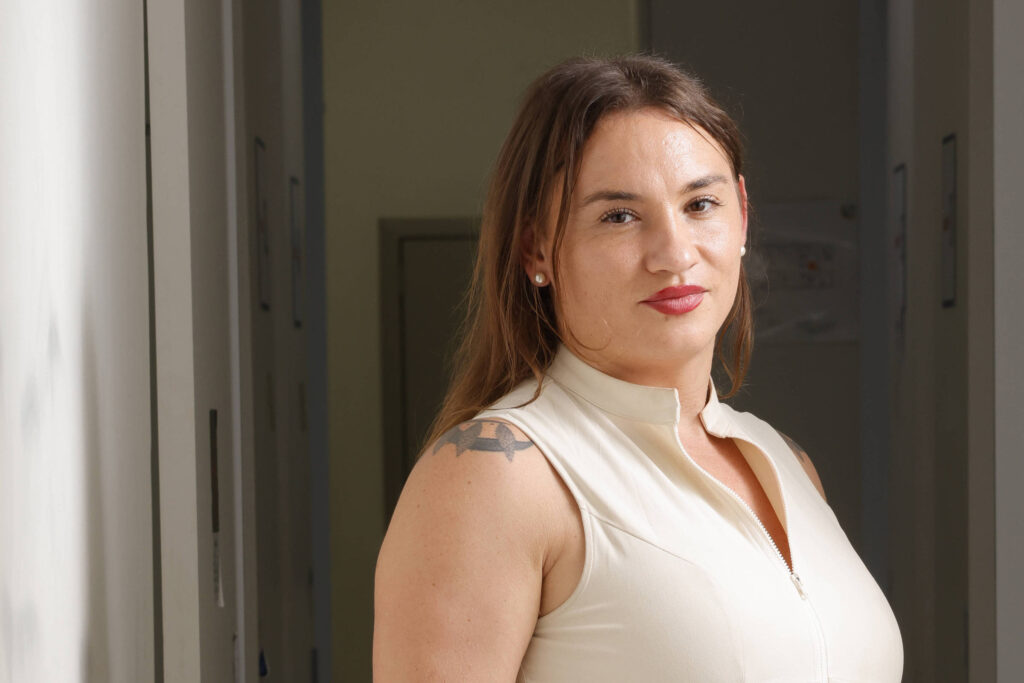 Mulher trans é a primeira pessoa a receber dose experimental de tratamento contra HIV aplicada a cada 4 meses no país, comunica Folha de S. Paulo