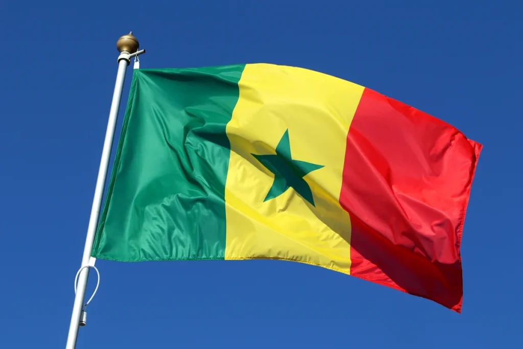 Senegal reprime população LGBTQIA+ com prisões e testes forçados de HIV, comunica Metrópoles